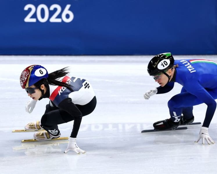 Short track-Fontana becomes Italy's most decorated Olympian with relay silver