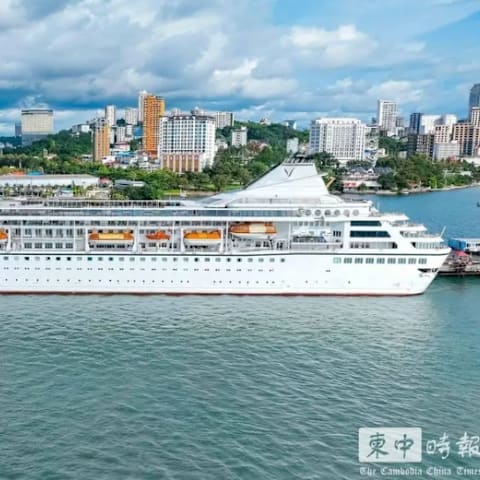豪华游轮滞留柬埔寨再延四天 逾200游客全部离船