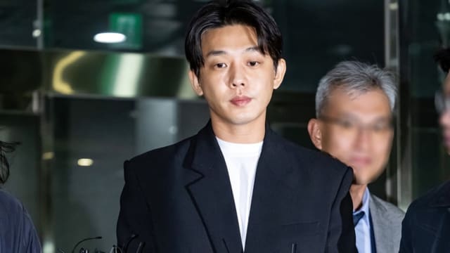 只关了10小时！刘亚仁获释后遭人泼咖啡