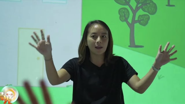 晨光|长大后我要做什么： 手语翻译交响乐 传达曲目意境