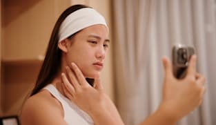Kulit kering bikin wajah terlihat lebih tua? Ini tips merawatnya