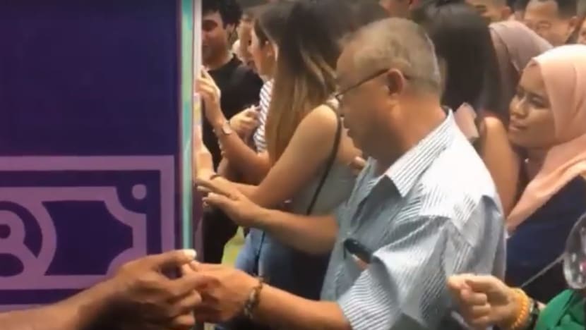 Local telco Circles.Life behind ‘cash vending machine’ publicity stunt at Raffles Place