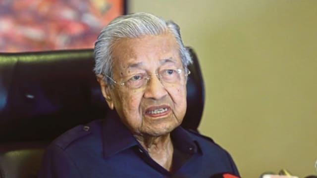 跌倒致右髋骨骨折入院 马哈迪获准分阶段回家休养