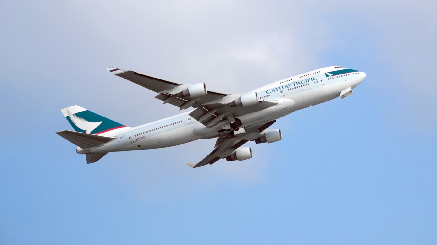 飞行途中试图打开机舱门 国泰航空男乘客被捕