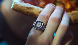 Tak ikut tren cincin pintar, Casio rilis jam cincin digital anti-air