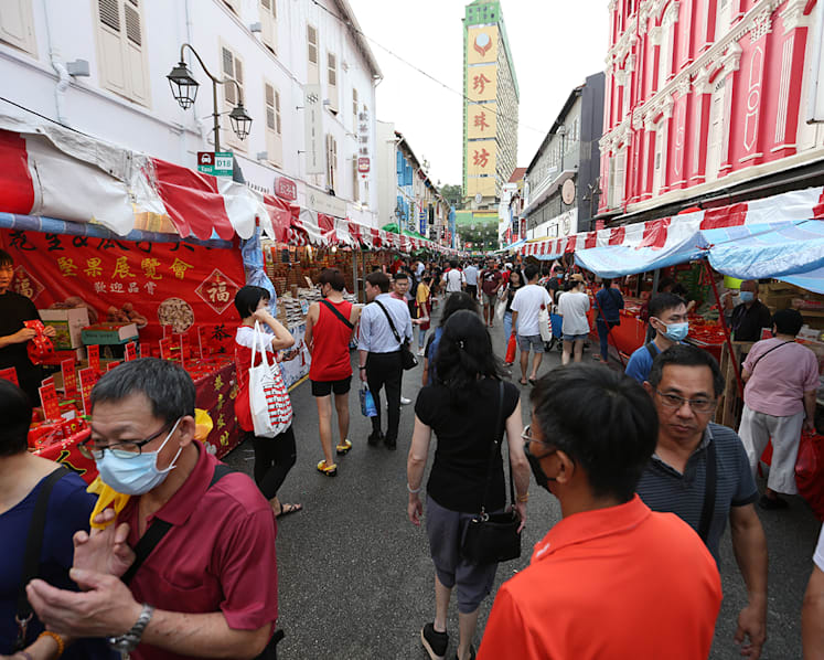 CNY bazaar: Police warn lockdowns may be needed to limit visitor numbers; experts say Chinatown presents unique crowd control challenges