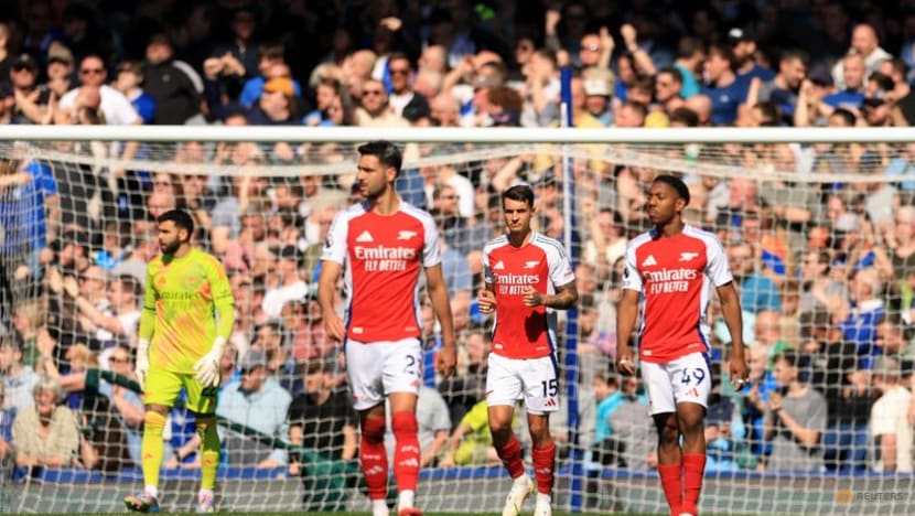 Everton hold Arsenal to 1-1 draw to leave Liverpool smiling