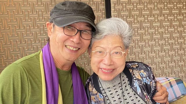 刘松仁传中风暴瘦拄拐杖　真实状态网看傻