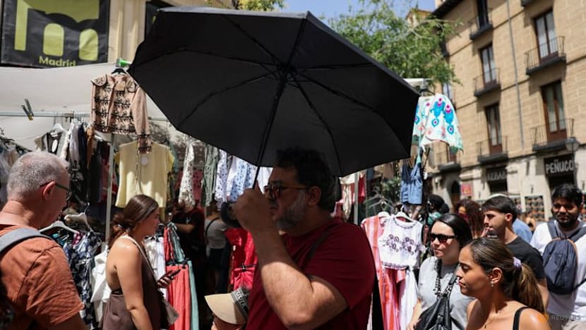 Spain swelters in first official heatwave of 2026