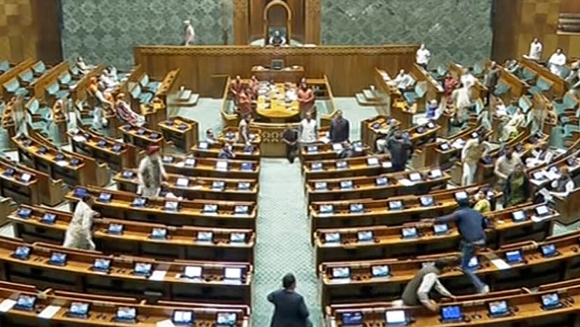 Lelaki ditahan selepas ceroboh Parlimen India, lepaskan tong gas 