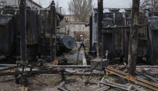 Moscow, Kyiv trade blame for strikes endangering truce efforts