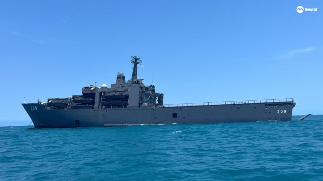 登陆舰内部长什么样子？来开箱我国海军最大舰艇
