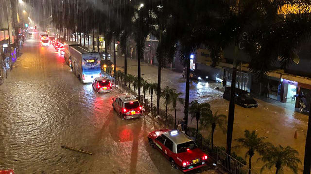 香港遭遇近140年来最大强暴雨 多处淹水