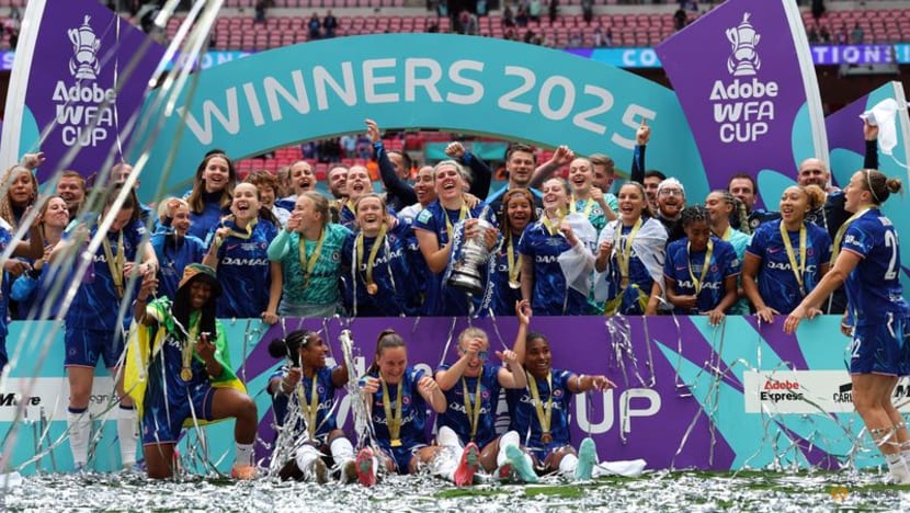 Chelsea complete treble with 3-0 win over Manchester United