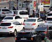 Oil steady as Hormuz shipping constraints counter US-Iran peace hopes