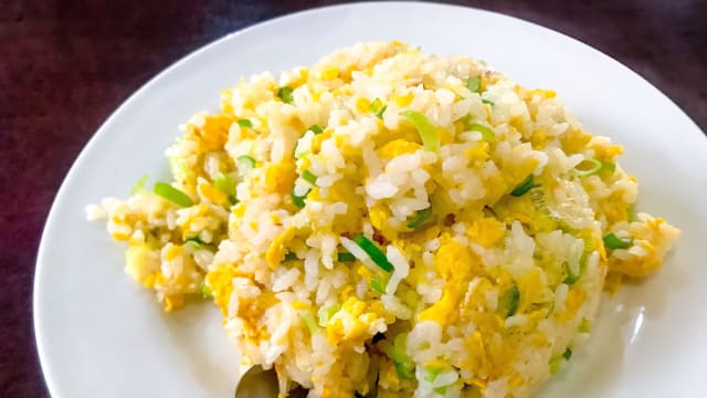 吃隔夜蛋炒饭 中国老夫妻一死一进加护病房