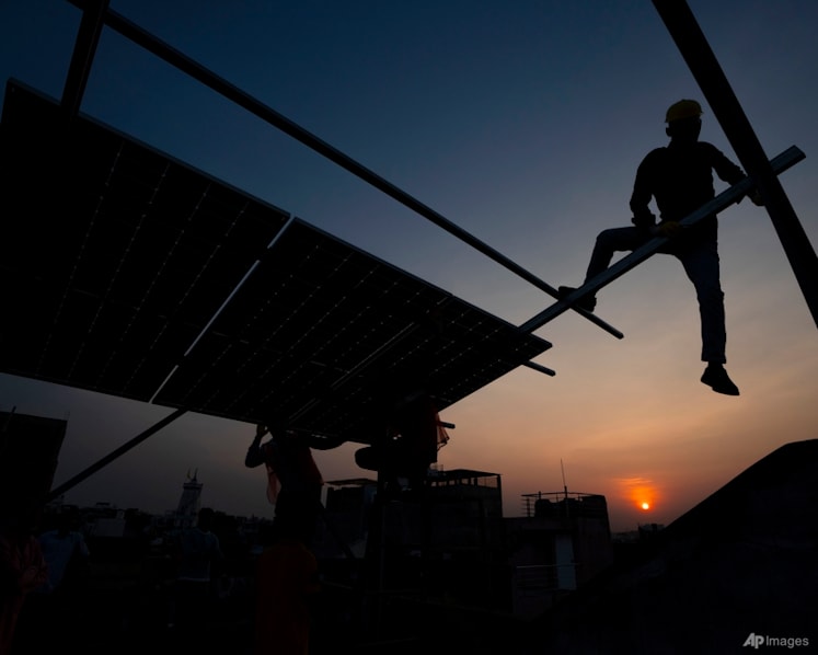 India's energy policy stuck between renewables and fossil fuels
