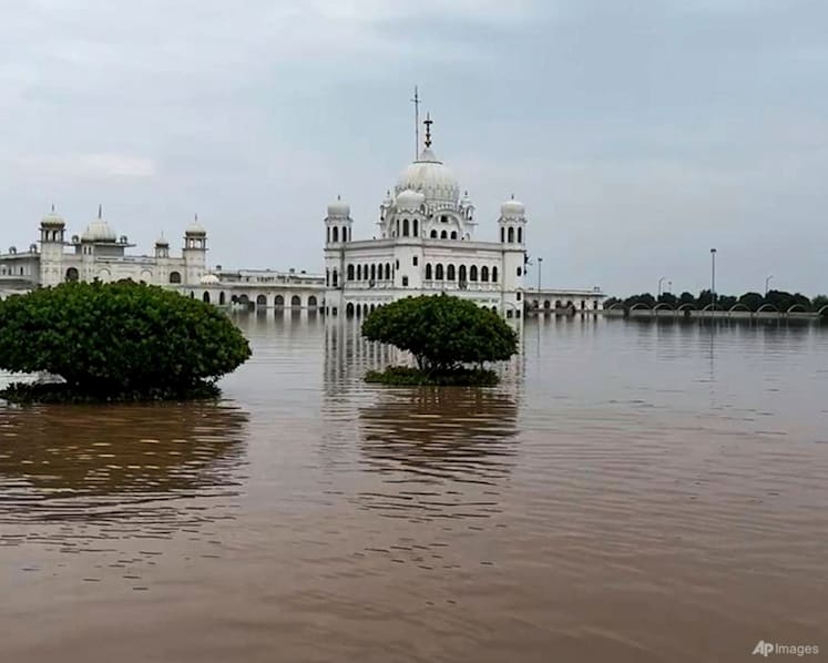 Floods affect 1.2 million, displace nearly 250,000 in eastern Pakistan