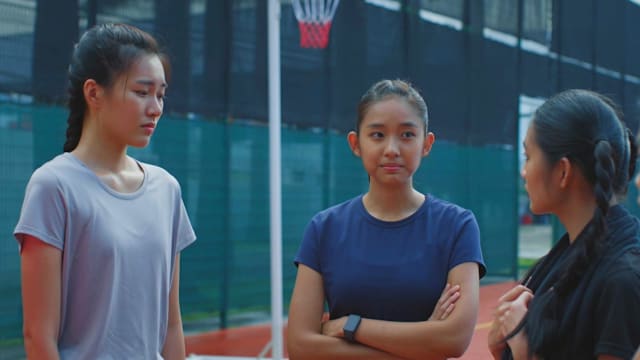 力挽狂篮（第8集）：Arina支持Nurin接手父亲摊位