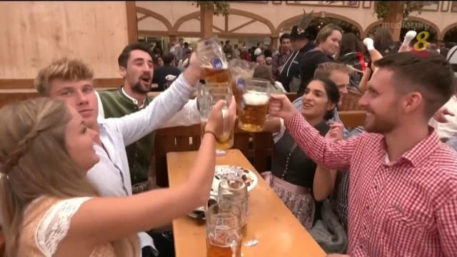 慕尼黑啤酒节暌违两年登场 吸引数千名访客一同狂欢