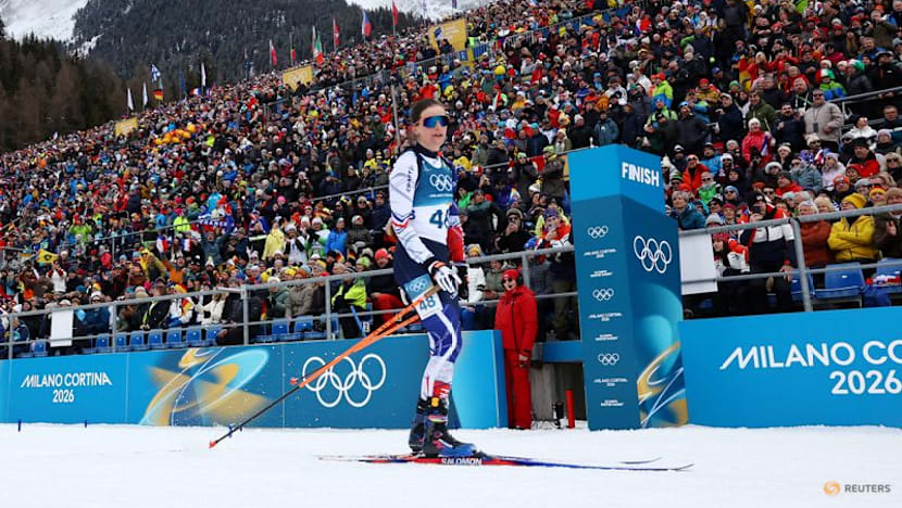 Biathlon-France's Simon powers to women's individual biathlon gold