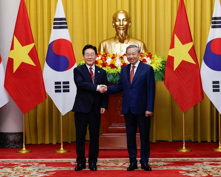 South Korea, Vietnam agree to boost nuclear energy, high-tech cooperation