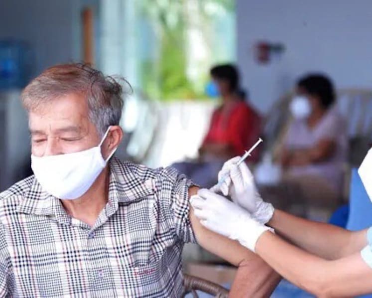 Vietnam speeds up Hanoi COVID-19 vaccine drive; more than 1 million jabs administered over weekend