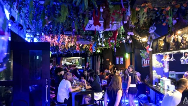 售酒新规上路首个周五晚 人流稀少夜店观望
