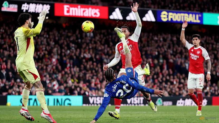 Timber header earns Arsenal crucial win over Chelsea