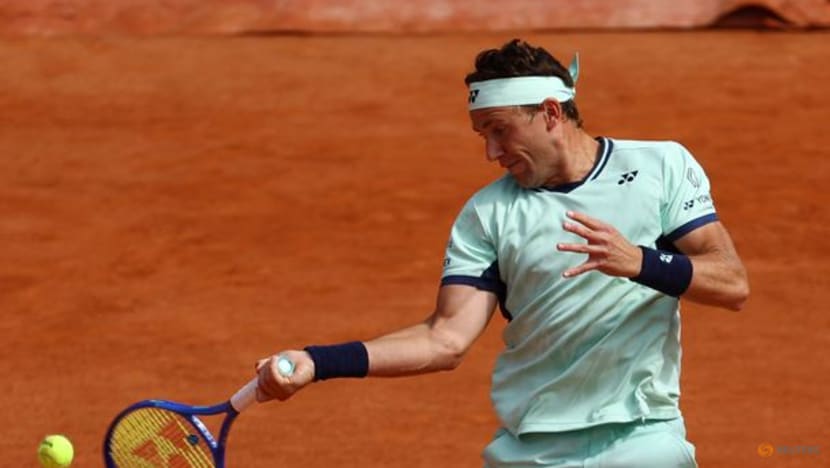 Ruud recovers from Rome mauling for winning start at French Open