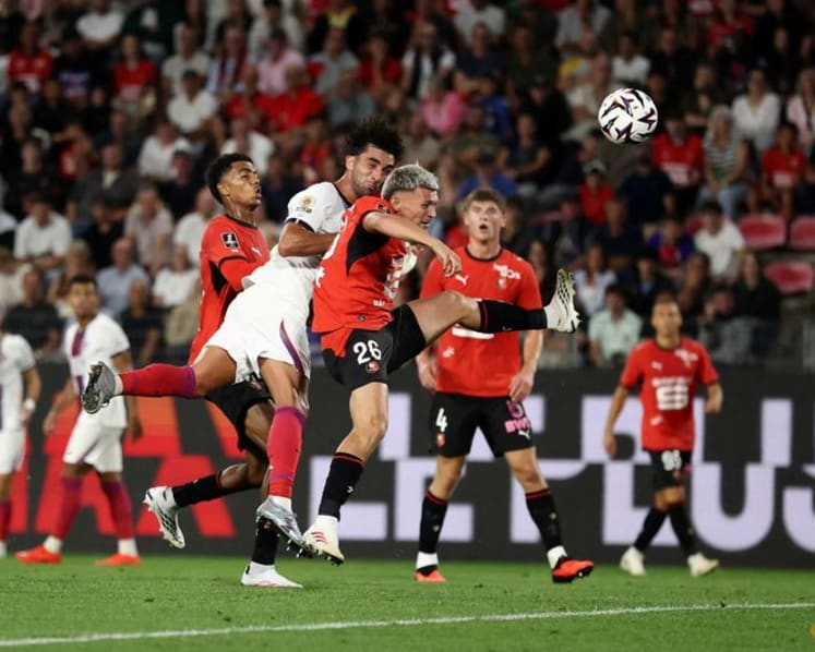 Torres double rescues point for PSG at Rennes in Ligue 1 opener