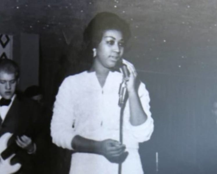 'Greatest vocalist I've ever known': Celebrities lead tributes to Aretha Franklin