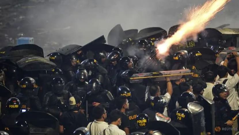 Polis Indonesia berkas 6 orang didakwa rancang bunuh 5 pegawai negara Polis Indonesia berkas 6 orang didakwa rancang bunuh 5 pegawai negara
