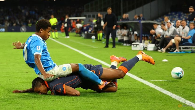 De Bruyne scores and limps off as Napoli beat Inter to move top