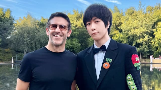 五月天阿信现身苹果发表会有玄机！预告重磅合作将登场
