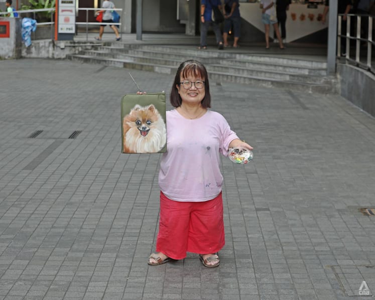 Not short on passion – the prolific artist with dwarfism who paints all day despite the pain