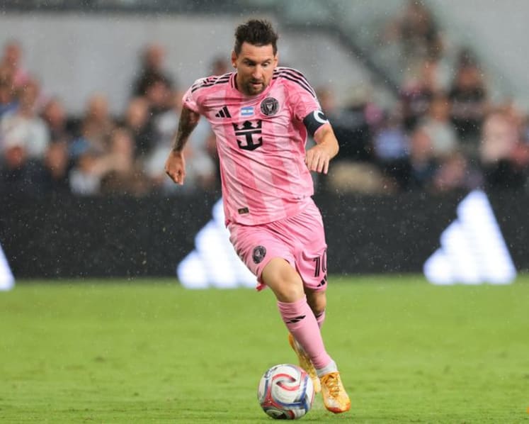 Messi suffers hamstring overload weeks before World Cup