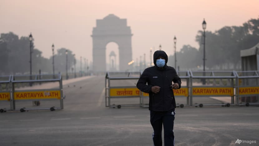 Air that looks almost opaque: Smog chokes Delhi residents as pollution hits severe levels Air that looks almost opaque: Smog chokes Delhi residents as pollution hits severe levels
