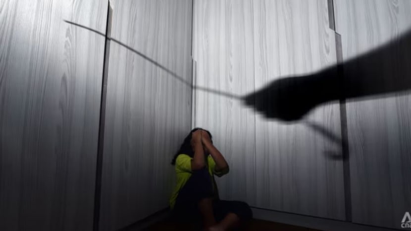 Gara-gara biarkan kekasih sebat anak berkeperluan khas dengan tali pinggang, ibu dipenjara Gara-gara biarkan kekasih sebat anak berkeperluan khas dengan tali pinggang, ibu dipenjara
