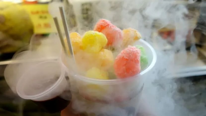 Kanak-kanak di Indonesia cedera selepas makan kudapan bersalut cecair nitrogen