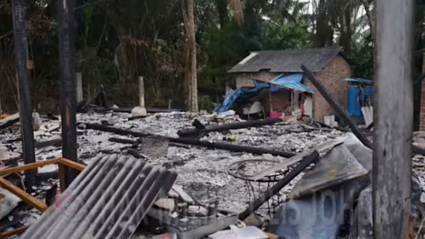 எரிந்துபோன ஜொகூர் வீட்டில் 6 சடலங்கள் - 2 சகோதரர்கள் மீது கொலைக் குற்றச்சாட்டு