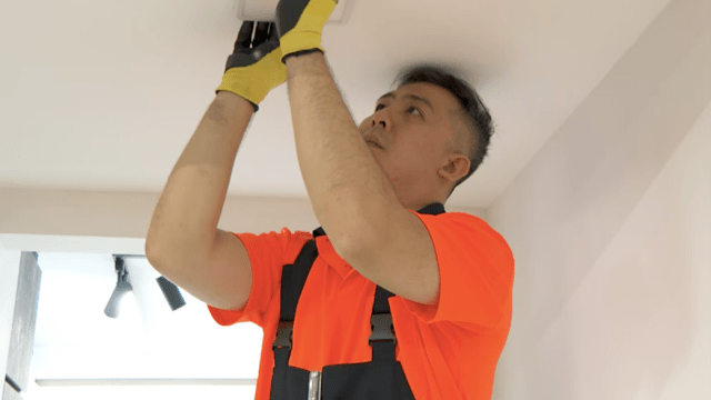 前线追踪 | 维修不求人！他拍片教你DIY