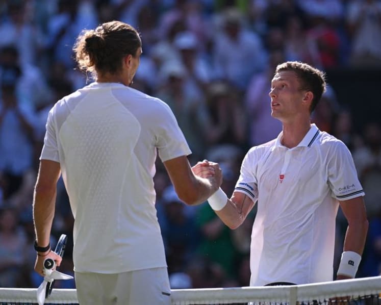 Zverev finishes off Lehecka after wobble to reach quarter-finals