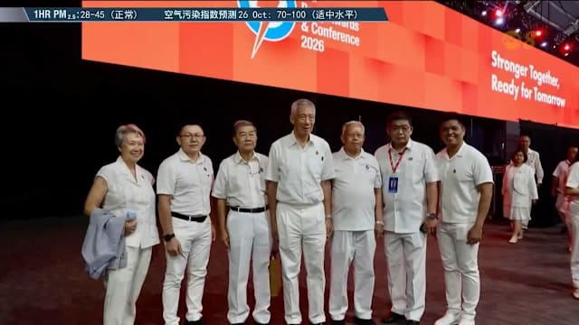 李显龙促行动党与时俱进 与人民保持紧密联系