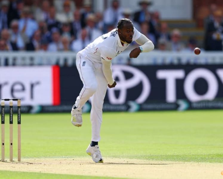 England in total control at Lord's after Pakistan crumble