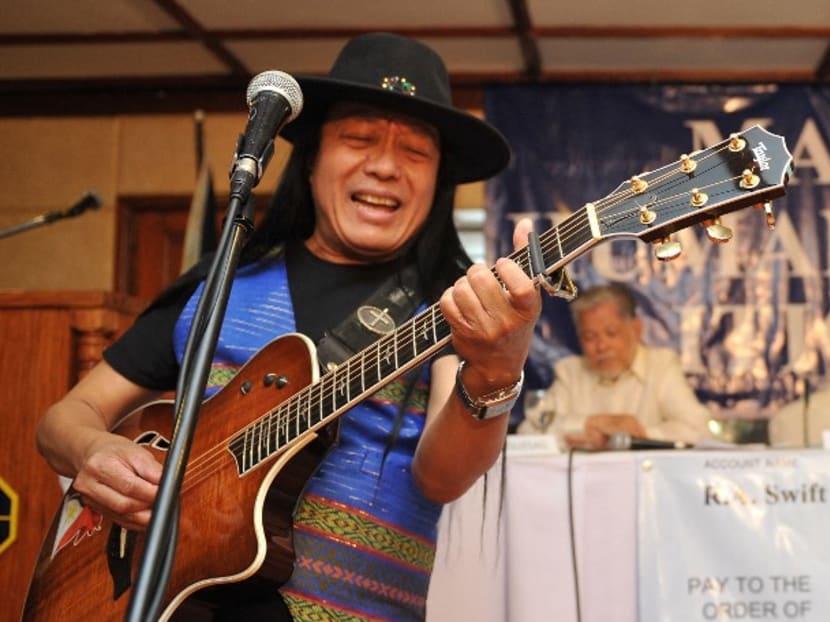 Filipino singer Freddie Aguilar, best known for the hit song Anak, dies  aged 72 - CNA Lifestyle
