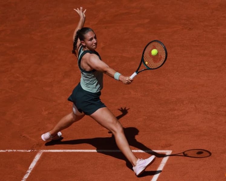 Parry stuns Anisimova to reach first Grand Slam fourth round at the French Open