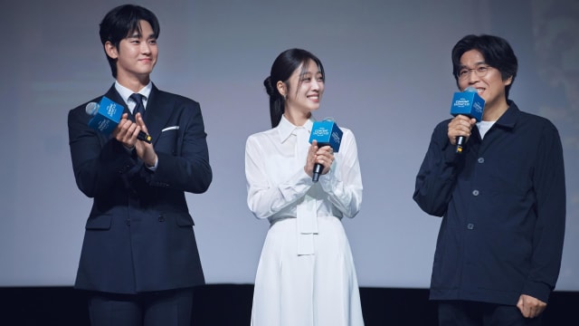 来新尽情享用美食，金秀贤被问到这一题，秒向导演“求救”！
