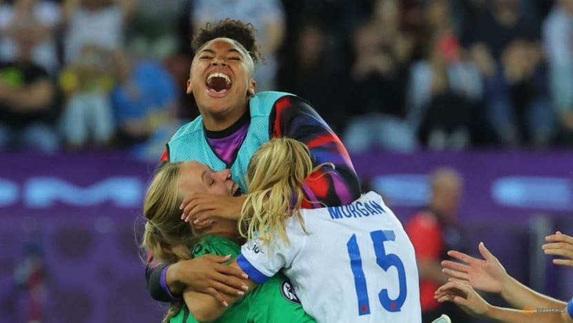 England beat Sweden in sensational penalty shoot-out to reach Women's Euro semis