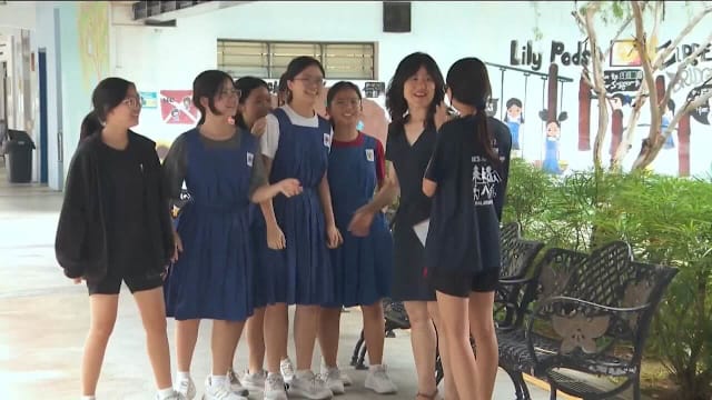 教师敬业乐业努力培育下一代 微小言行对学生起着深远影响